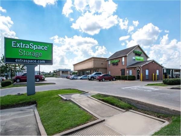 Storage Units at Extra Space Storage - 8613 - Houston - Beechnut Street - 10220 Beechnut Street