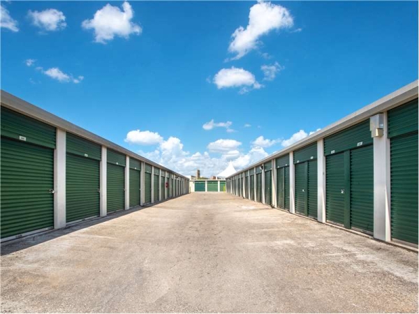 Storage Units at Extra Space Storage - 8613 - Houston - Beechnut Street - 10220 Beechnut Street