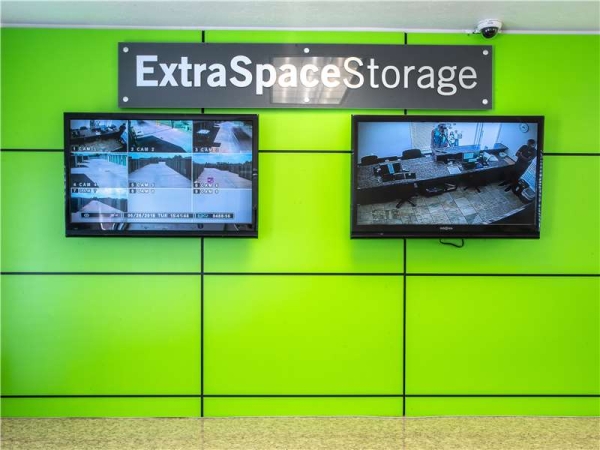 Storage Units at Extra Space Storage - 8613 - Houston - Beechnut Street - 10220 Beechnut Street