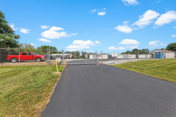 Facility photo: //images.sparefoot.com/medium/201649686e85f65da03.jpg