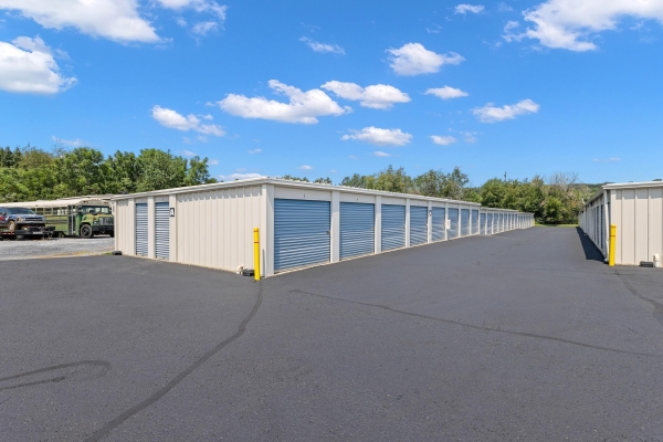 Facility photo: //images.sparefoot.com/medium/201649686e85faec9f5.jpg