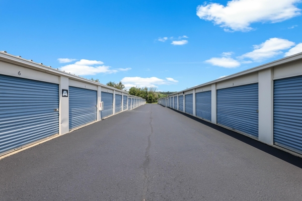 Facility photo: //images.sparefoot.com/medium/201649686e8627d680e.jpg