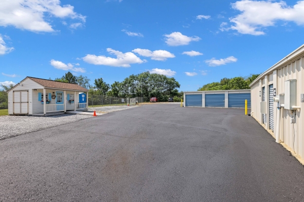 Facility photo: //images.sparefoot.com/medium/2016496880e4ec60a11.jpg