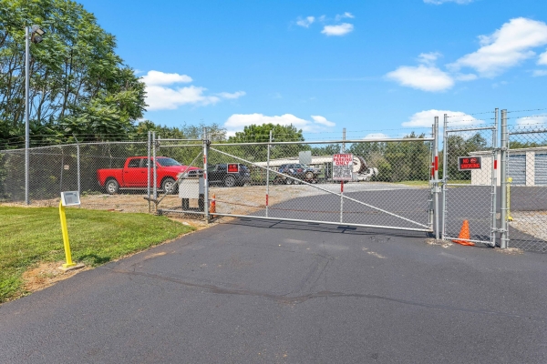 Facility photo: //images.sparefoot.com/medium/2016496880e53a39b52.jpg