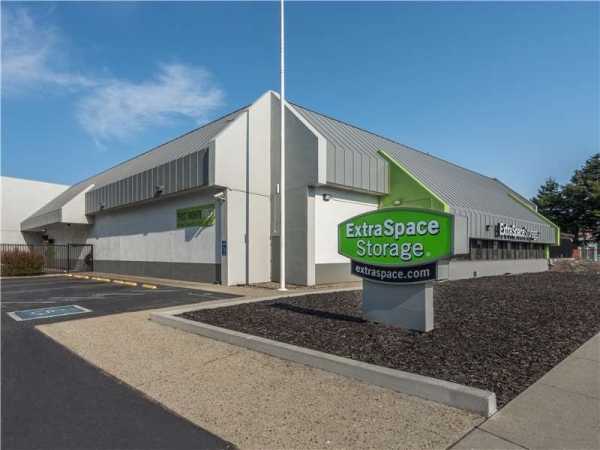 Facility photo: //images.sparefoot.com/medium/201763699432b36b859.jpg