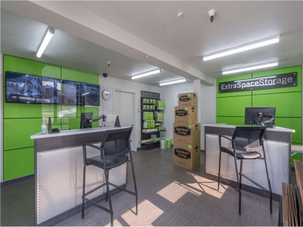 Facility photo: //images.sparefoot.com/medium/201763699432b6090a5.jpg