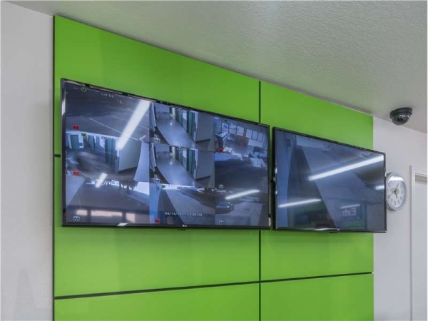 Facility photo: //images.sparefoot.com/medium/201763699432ba1985c.jpg