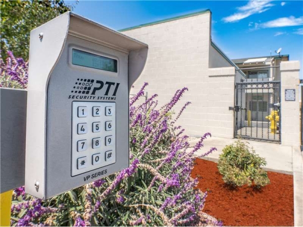 Facility photo: //images.sparefoot.com/medium/20176569943319b458c.jpg