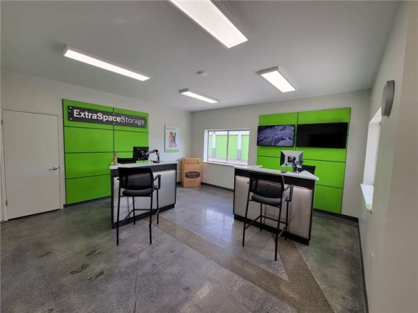 Facility photo: //images.sparefoot.com/medium/2017656994331a918e9.jpg