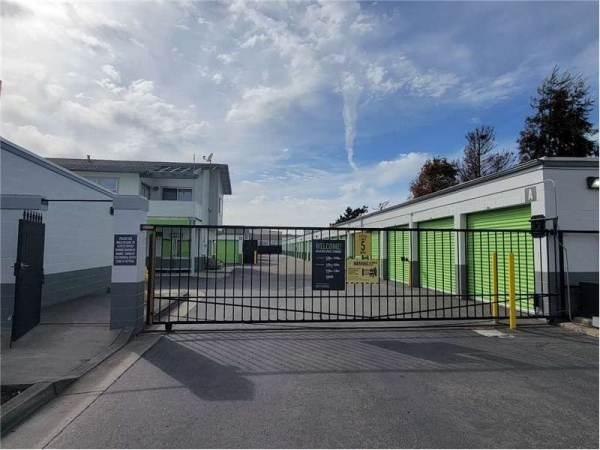 Facility photo: //images.sparefoot.com/medium/2017656994331c534b2.jpg