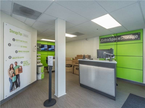Storage Units at Extra Space Storage - 1491 - San Jose - Charter Park Dr - 3510 Charter Park Drive
