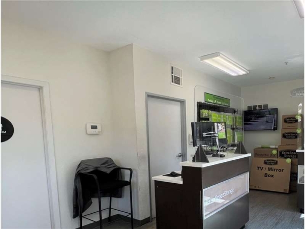 Facility photo: //images.sparefoot.com/medium/201776699433956b94c.jpg