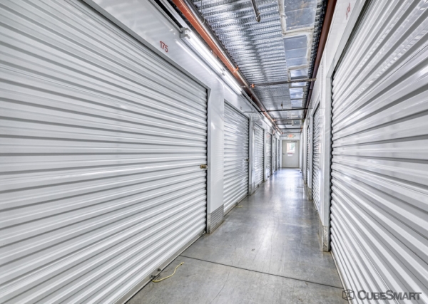 Facility photo: //images.sparefoot.com/medium/20182769dca7d2859bb.jpg