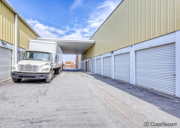 Facility photo: //images.sparefoot.com/medium/20182769e099f9183f2.jpg