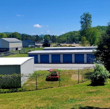 Facility photo: //images.sparefoot.com/medium/2018306983a990e6a52.jpeg