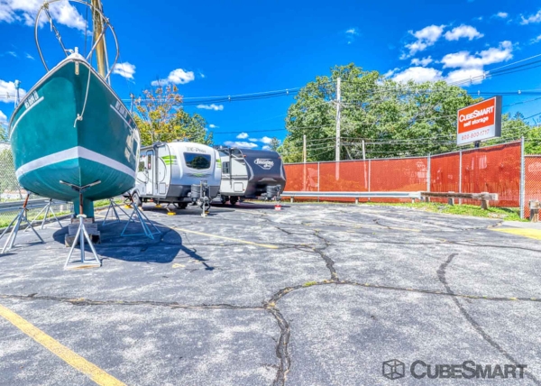 Facility photo: //images.sparefoot.com/medium/20185169787e8c4e709.jpg