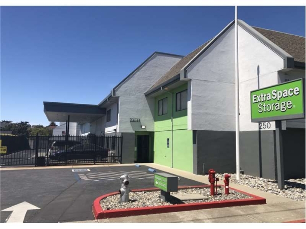 Facility photo: //images.sparefoot.com/medium/2019976994330a0c7f6.jpg