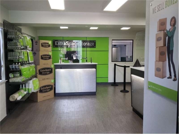 Facility photo: //images.sparefoot.com/medium/2019976994330bd55c2.jpg