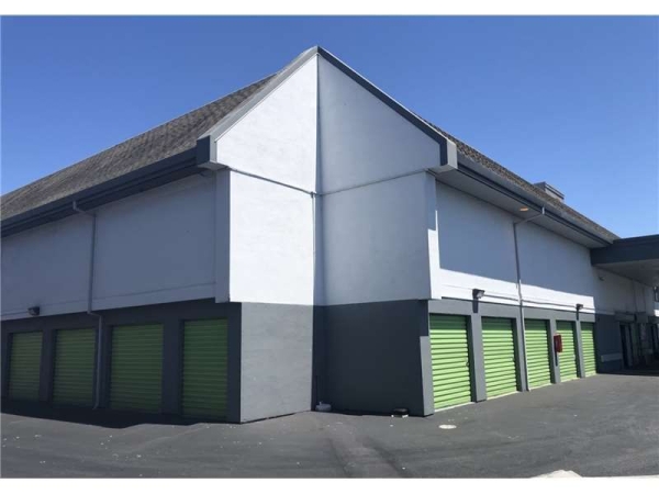 Facility photo: //images.sparefoot.com/medium/2019976994330caf5ef.jpg