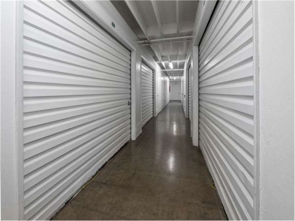 Facility photo: //images.sparefoot.com/medium/2019976994330d7f5b5.jpg