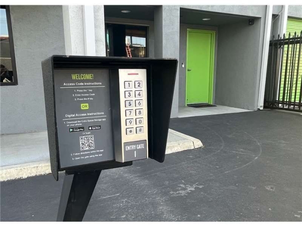 Facility photo: //images.sparefoot.com/medium/2019996994330fa095c.jpg