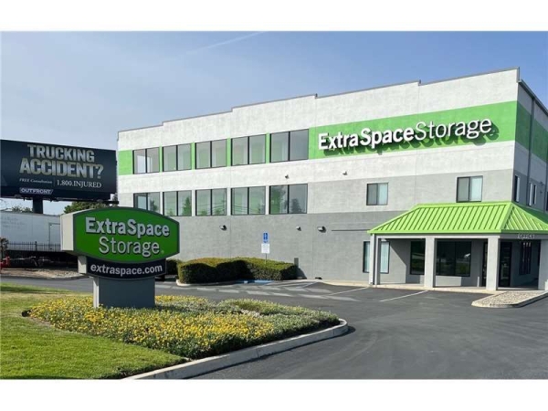 Facility photo: //images.sparefoot.com/medium/20199969943312ea1b5.jpg