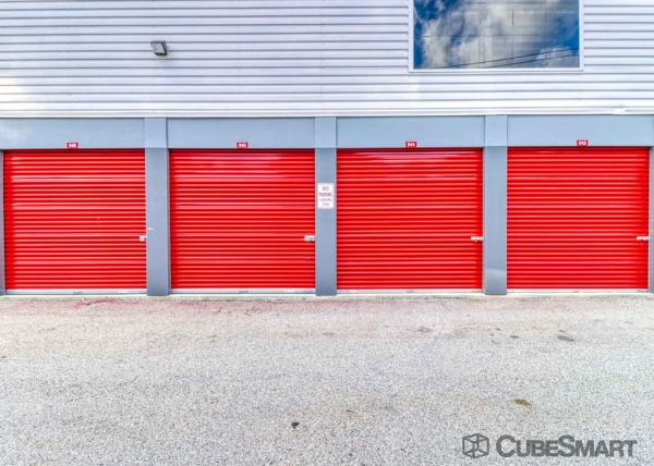 Facility photo: //images.sparefoot.com/medium/202059686f7545674b6.jpg