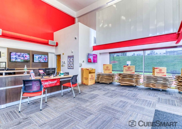 Facility photo: //images.sparefoot.com/medium/202060687f46cea26a7.jpg