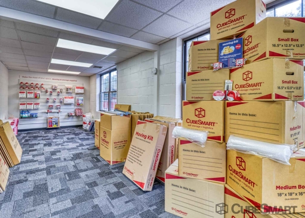 Facility photo: //images.sparefoot.com/medium/202061687f4556ce838.jpg