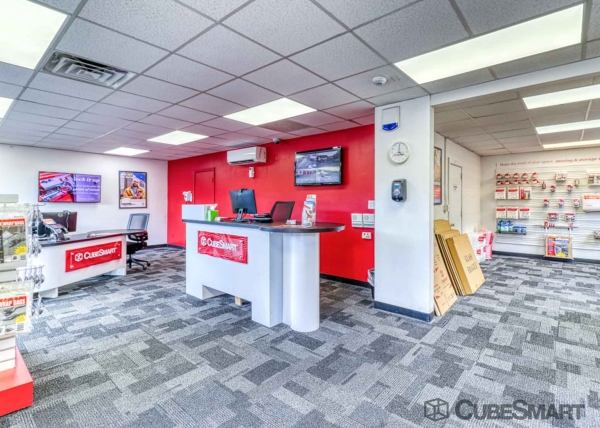 Facility photo: //images.sparefoot.com/medium/2020616881e7b63ea72.jpg