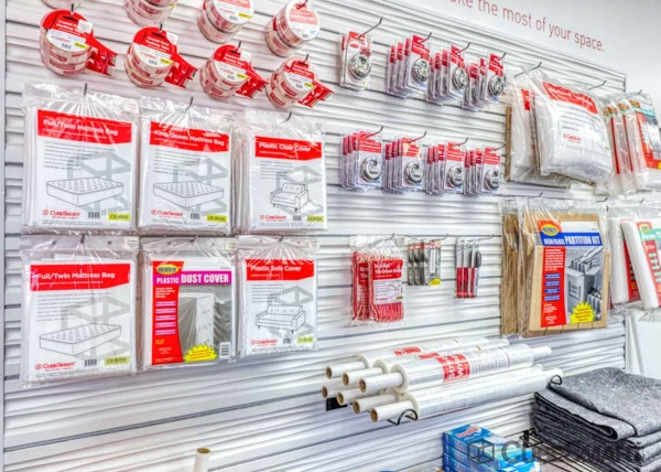 Facility photo: //images.sparefoot.com/medium/20206269772f49e6858.jpg