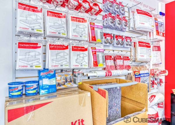 Facility photo: //images.sparefoot.com/medium/202064687f45f6d0f50.jpg