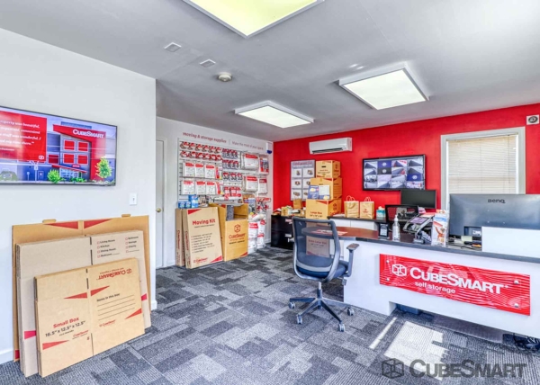 Facility photo: //images.sparefoot.com/medium/202064695f705d962bd.jpg