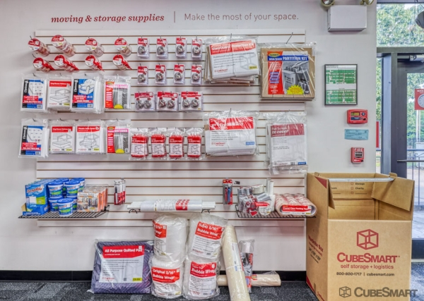 Facility photo: //images.sparefoot.com/medium/202065695f61f836a3a.jpg