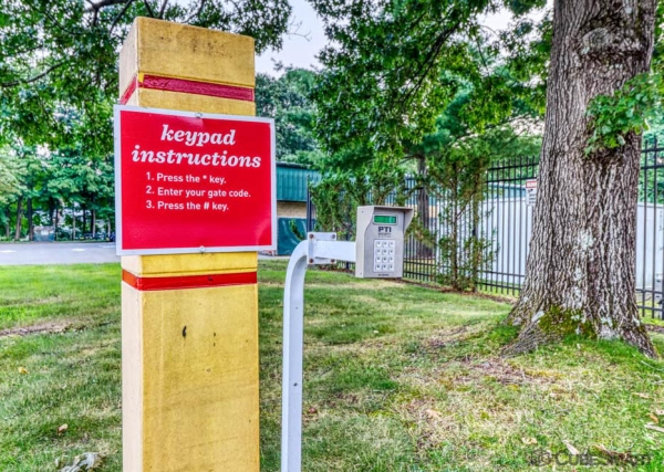 Facility photo: //images.sparefoot.com/medium/20206569fc370fd5ce2.jpg