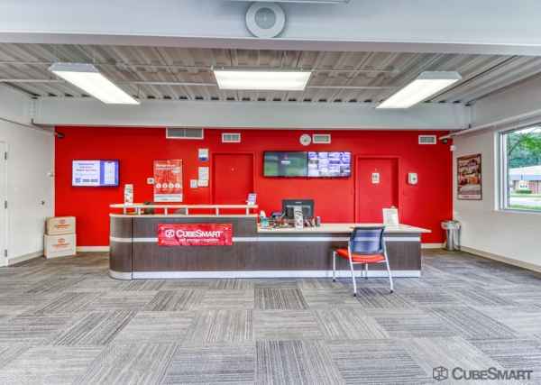 Facility photo: //images.sparefoot.com/medium/20206669fc3718da4f7.jpg