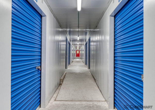 Facility photo: //images.sparefoot.com/medium/202067693d1b03bdc2f.jpg