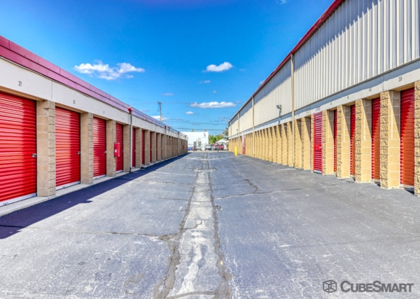 Facility photo: //images.sparefoot.com/medium/20206868663e628e7f1.jpg