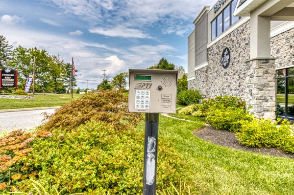 Facility photo: //images.sparefoot.com/medium/2021695f6cd13f4bbe8.jpg