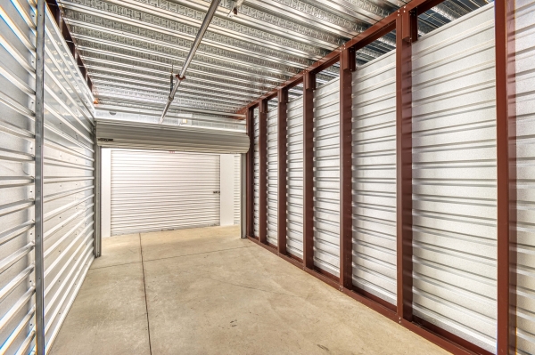 Facility photo: //images.sparefoot.com/medium/2021695f6cd228812e0.jpg