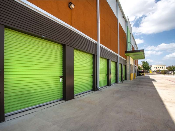 Storage Units at Extra Space Storage - 8691 - San Antonio - Huebner Road - 9738 Huebner Road