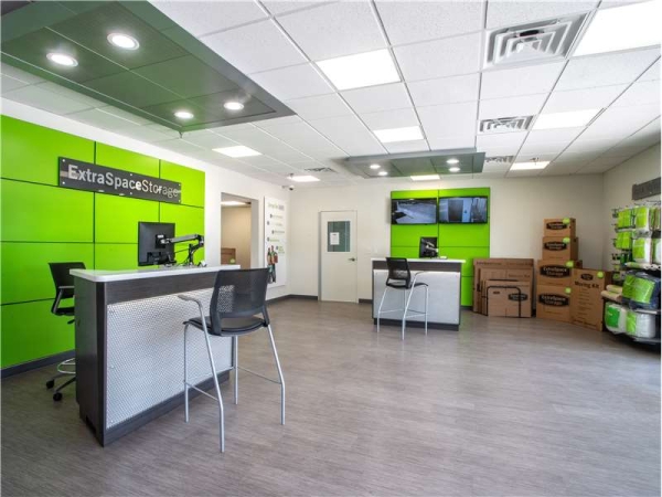 Storage Units at Extra Space Storage - 8691 - San Antonio - Huebner Road - 9738 Huebner Road