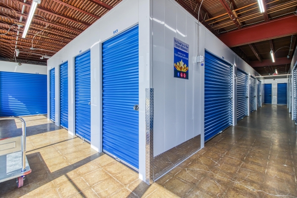Facility photo: //images.sparefoot.com/medium/2025695fad33d8d33f6.jpg