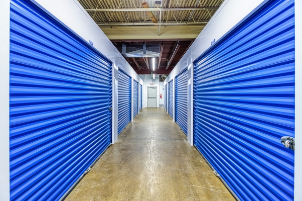 Facility photo: //images.sparefoot.com/medium/2025695fad33dc33061.jpg