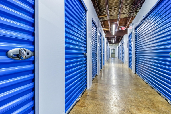 Facility photo: //images.sparefoot.com/medium/2025695fad33dde1bb7.jpg