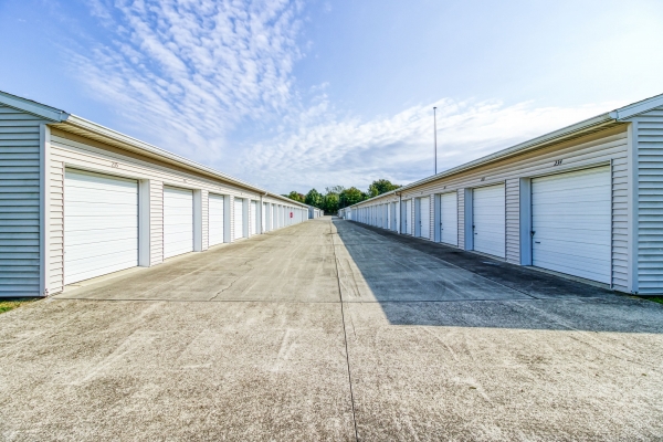 Facility photo: //images.sparefoot.com/medium/2025695fad33e13dbba.jpg