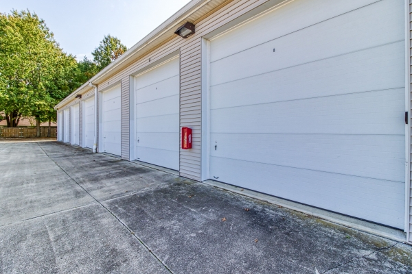 Facility photo: //images.sparefoot.com/medium/2025695fad33e63a8b7.jpg