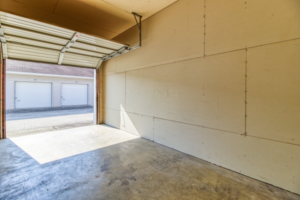 Facility photo: //images.sparefoot.com/medium/2025695fad34150a7a9.jpg