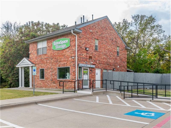 Storage Units at Extra Space Storage - 0473 - Plano - Wagner Way - 6101 Wagner Way