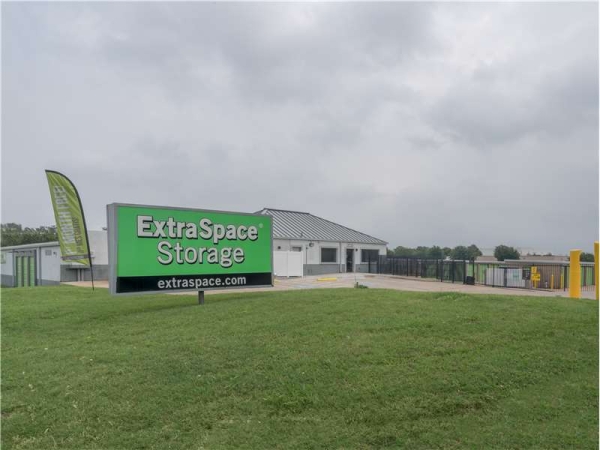 Storage Units at Extra Space Storage - 1615 - Dallas - 12100 Shiloh Rd - 12100 Shiloh Road